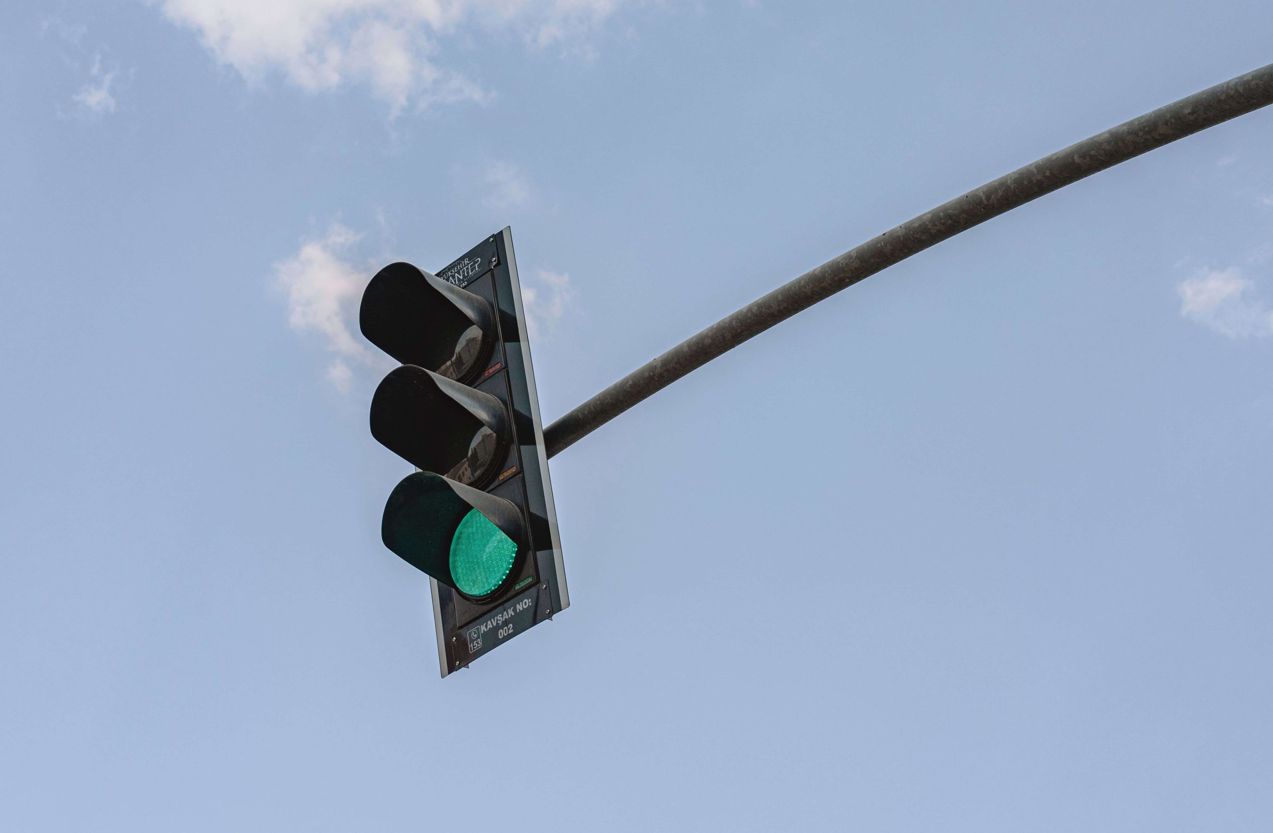Sideview of green traffic light