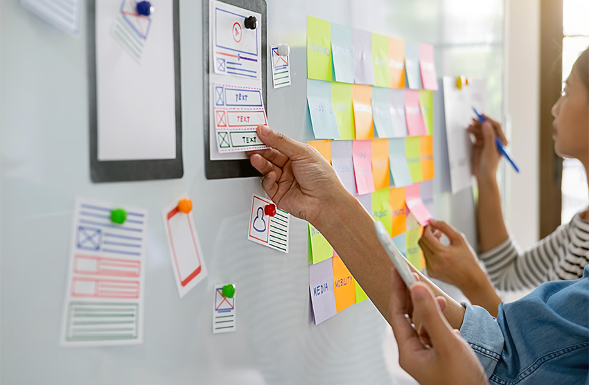 colorful notes on wall with online communication planning notes